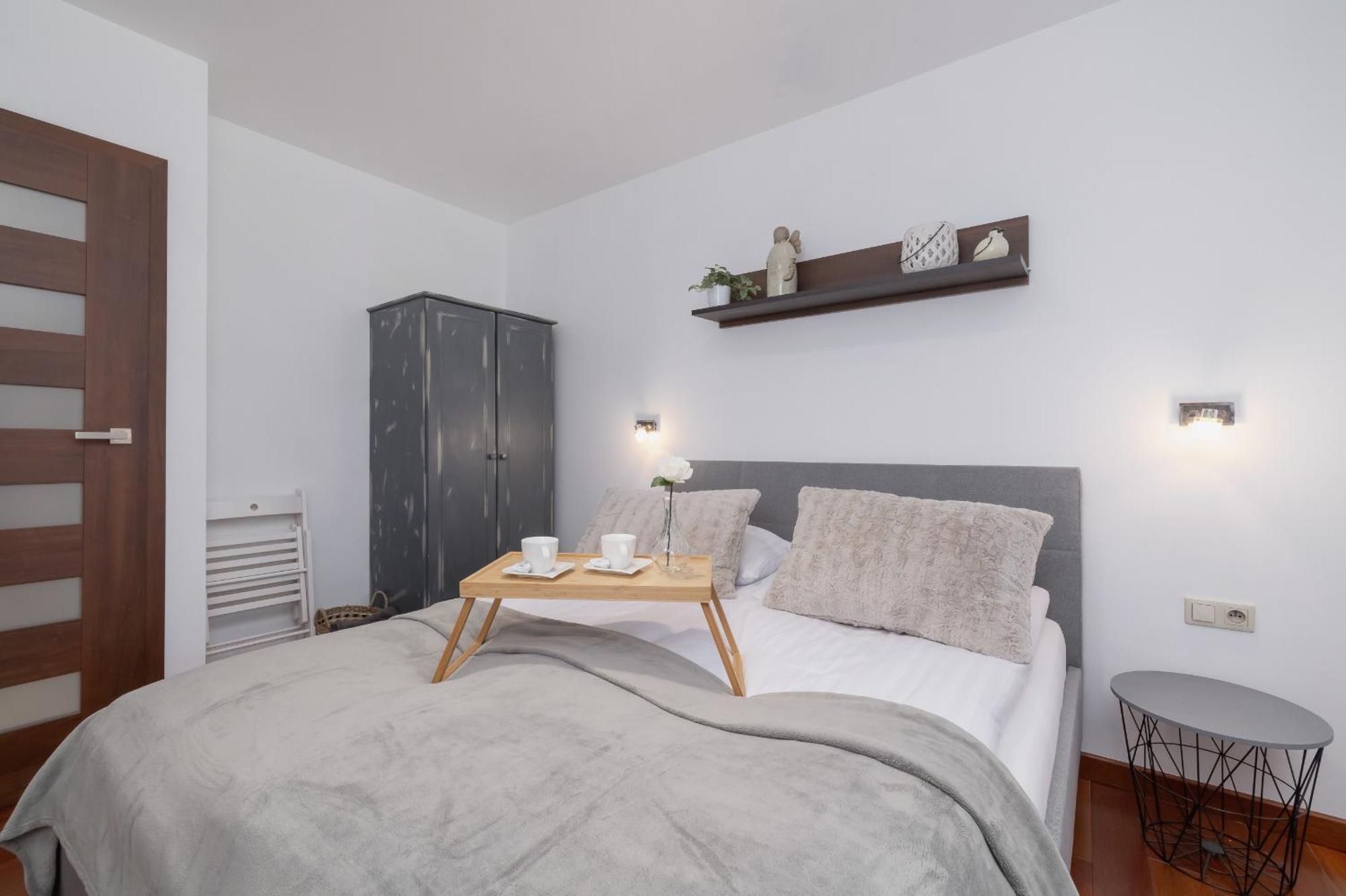 Dworska Modern Apartment In Zabrze By Rent Like Home Exterior photo